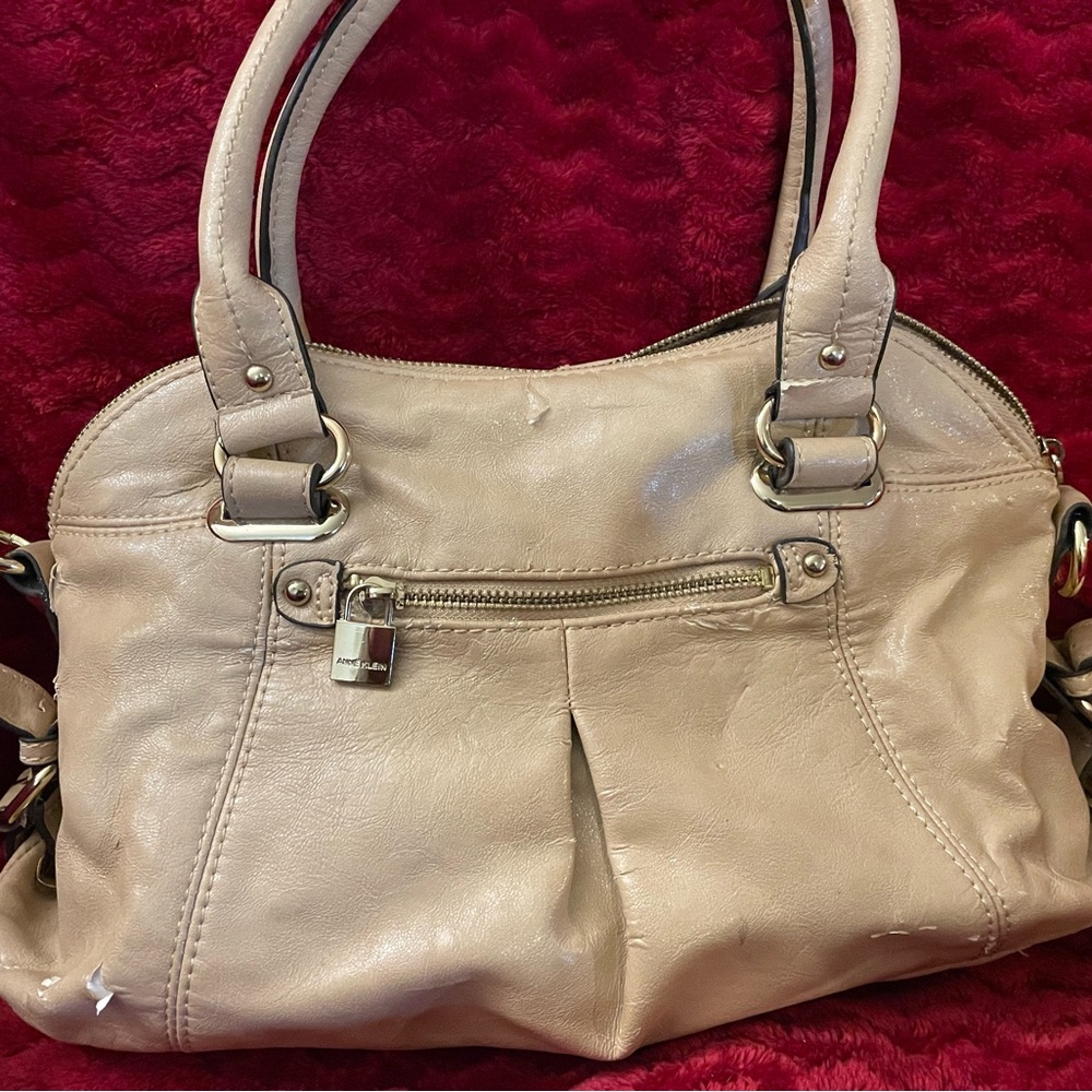 Elegant Cream Handbag